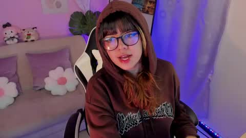 Snapshot of honey_m0on chatting on 14, 5, 2026 Milenka online show from 14, 5, 2026