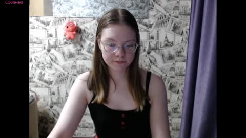 Snapshot of honey_mood chatting on 20, 12, 2024 Lina online show from 20, 12, 2024