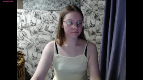 Snapshot of honey_mood chatting on 26, 12, 2024 Lina online show from 26, 12, 2024