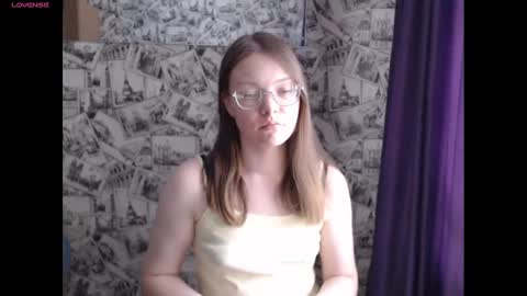 Snapshot of honey_mood chatting on 1, 1, 2025 Lina online show from 1, 1, 2025