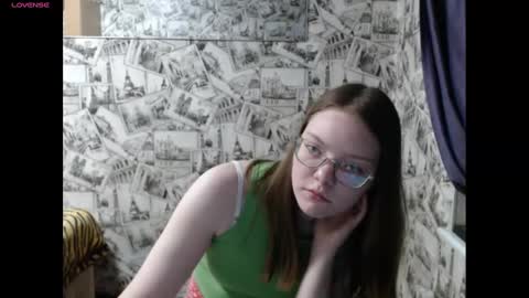 Snapshot of honey_mood chatting on 17, 1, 2025 Lina online show from 17, 1, 2025