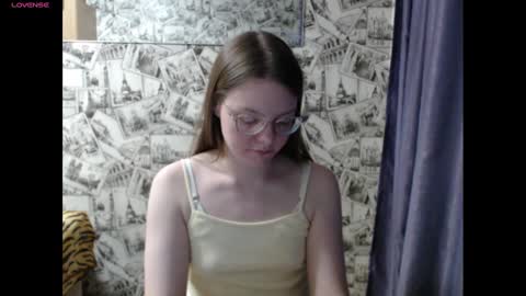 Snapshot of honey_mood chatting on 20, 1, 2025 Lina online show from 20, 1, 2025