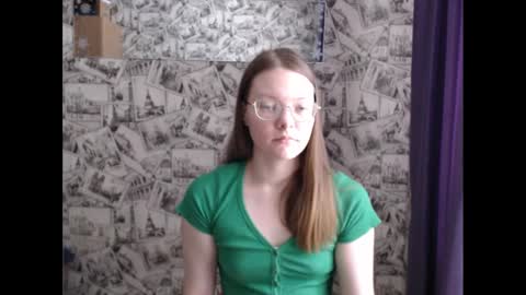 Snapshot of honey_mood chatting on 4, 2, 2025 Lina online show from 4, 2, 2025