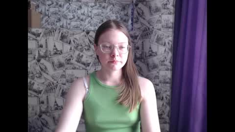 Snapshot of honey_mood chatting on 3, 3, 2025 Lina online show from 3, 3, 2025