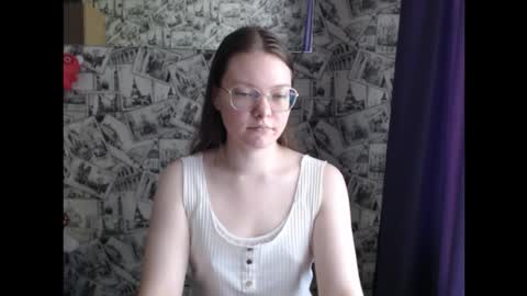 Snapshot of honey_mood chatting on 19, 9, 2025 Lina online show from 19, 9, 2025