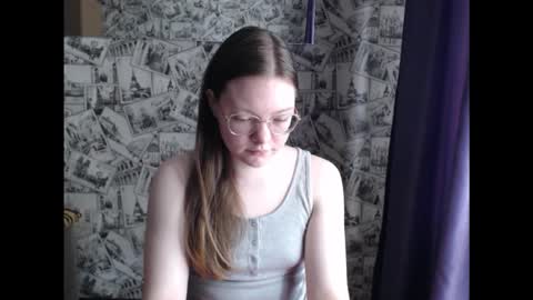 Snapshot of honey_mood chatting on 8, 10, 2025 Lina online show from 8, 10, 2025