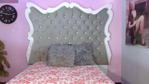 honey_moontsts online show from 8, 3, 2026