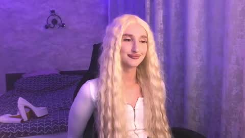 Snapshot of honey_sunset chatting on 9, 9, 2025 honey_sunset online show from 9, 9, 2025