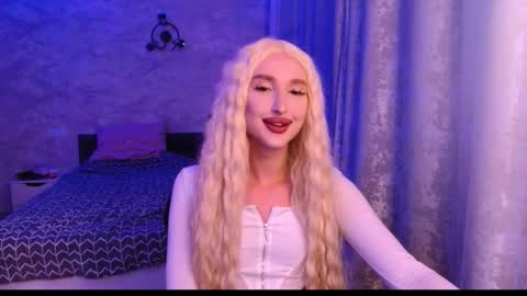 Snapshot of honey_sunset chatting on 22, 9, 2025 honey_sunset online show from 22, 9, 2025