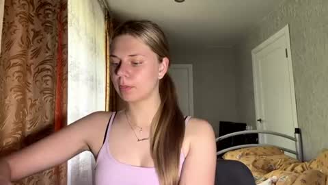 Snapshot of honeyaskren chatting on 17, 6, 2026 Klara online show from 17, 6, 2026