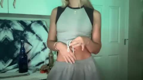 honeybun_z online show from 17, 9, 2025