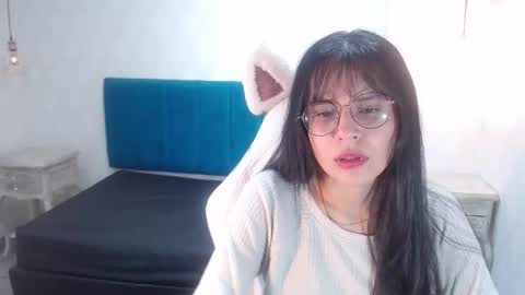 Snapshot of honeybuu_ chatting on 19, 1, 2026 Emily online show from 19, 1, 2026