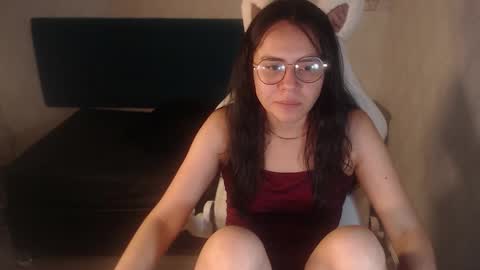 Snapshot of honeybuu_ chatting on 12, 2, 2026 Emily online show from 12, 2, 2026