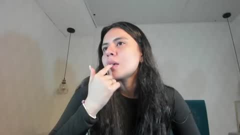 Snapshot of honeybuu_ chatting on 16, 6, 2026 Emily online show from 16, 6, 2026