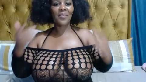 Snapshot of honeyglow_ chatting on 6, 8, 2026 honeyglow_ online show from 6, 8, 2026