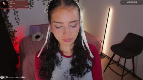 Snapshot of honeymoontea chatting on 11, 1, 2025 online show from 11, 1, 2025