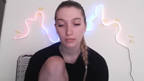 honeyveil online show from 10, 3, 2026