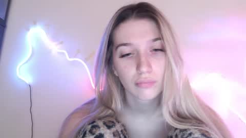 honeyveil online show from 18, 4, 2026