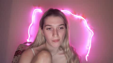 honeyveil online show from 22, 7, 2026