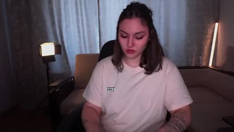 Snapshot of hoot_owl_cb chatting on 4, 5, 2026 Karina online show from 4, 5, 2026