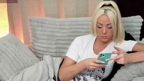 Hope Daylee online show from 19, 10, 2025