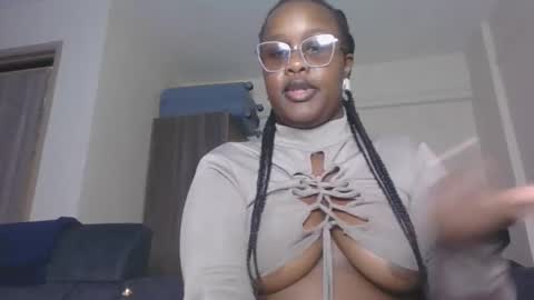 Snapshot of horny_sexxy_babe chatting on 27, 5, 2026 Lucy online show from 27, 5, 2026