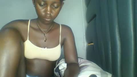 Snapshot of hornybella84 chatting on 27, 4, 2026 Bella online show from 27, 4, 2026