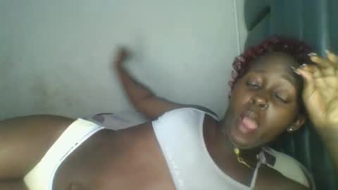 Snapshot of hornybella84 chatting on 29, 4, 2026 Bella online show from 29, 4, 2026