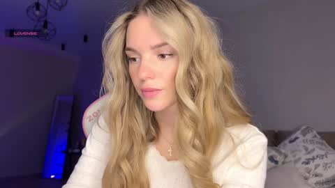 Snapshot of hornybunnyss chatting on 6, 12, 2024 Sonya online show from 6, 12, 2024