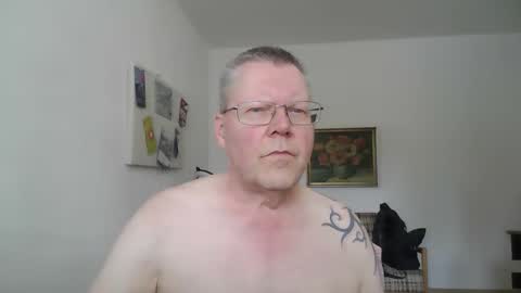 Snapshot of hornydick874303 chatting on 17, 5, 2026 Meikelmeier online show from 17, 5, 2026