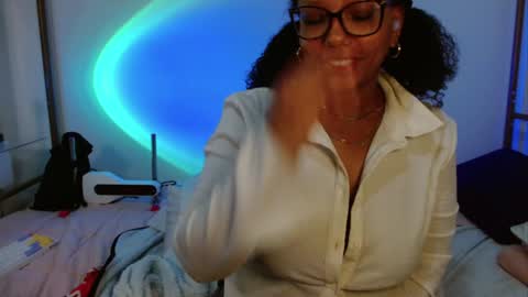 Snapshot of hornylittlehoney chatting on 9, 12, 2024 Horny Little Honey online show from 9, 12, 2024