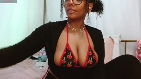 Snapshot of hornylittlehoney chatting on 21, 1, 2025 Horny Little Honey online show from 21, 1, 2025