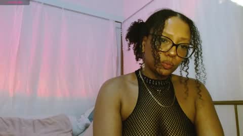 Snapshot of hornylittlehoney chatting on 28, 1, 2025 Horny Little Honey online show from 28, 1, 2025