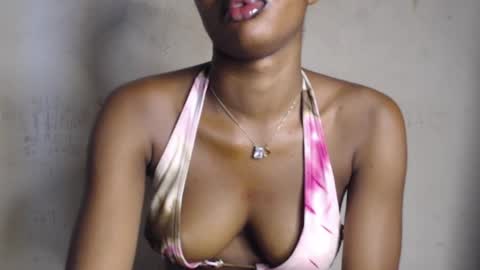 Snapshot of hornyslut_xx chatting on 2, 6, 2026 Bella online show from 2, 6, 2026