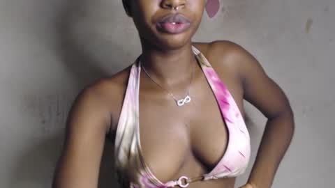 Snapshot of hornyslut_xx chatting on 8, 6, 2026 Bella online show from 8, 6, 2026