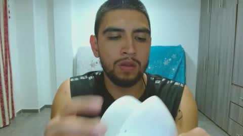 Snapshot of hot__husbands chatting on 8, 4, 2026 hot__husbands online show from 8, 4, 2026
