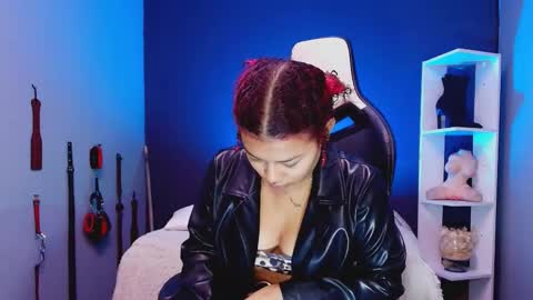 Snapshot of hot_chocolate_4u chatting on 19, 12, 2025 hot chocolate 4u online show from 19, 12, 2025