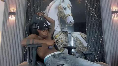 hot_golden_black online show from 18, 9, 2025