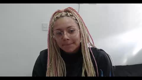 Mia online show from 6, 1, 2025