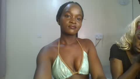 Snapshot of hot_petite12 chatting on 19, 6, 2026 Petite online show from 19, 6, 2026
