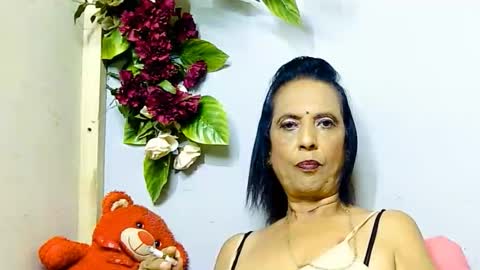 hot queen online show from 8, 6, 2026