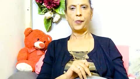 hot queen online show from 9, 6, 2026