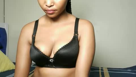 Snapshot of hot_sexy_babe chatting on 26, 5, 2026 Bellah online show from 26, 5, 2026