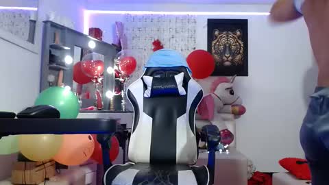 Snapshot of hot_sexy_bunny chatting on 8, 3, 2025 hot sexy bunny online show from 8, 3, 2025