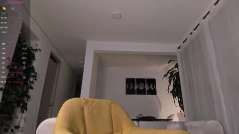 Snapshot of hotay_ chatting on 4, 10, 2025 Andrew xdres08 online show from 4, 10, 2025