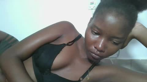 Snapshot of hotbabbee chatting on 18, 6, 2026 love online show from 18, 6, 2026