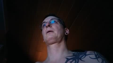 Snapshot of hotbeexxx81 chatting on 20, 6, 2026 Tom online show from 20, 6, 2026