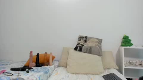 Snapshot of hotblonde47 chatting on 4, 12, 2025 HotBlonde47 online show from 4, 12, 2025