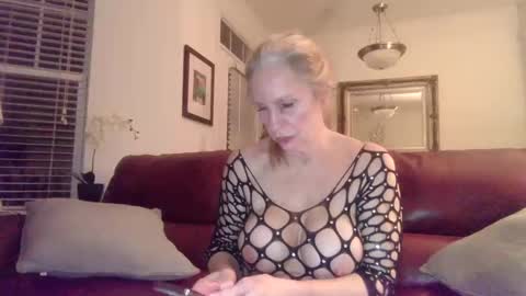 hotblondemilf1962 online show from 13, 2, 2025