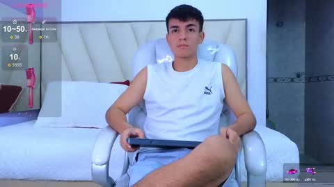 hotboy21_ online show from 12, 9, 2025